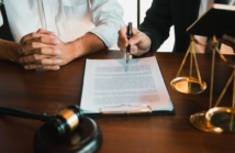 Jak profesjonalna obsługa prawna może chronić Twój biznes przed nieoczekiwanymi problemami prawnymi?