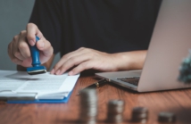 Poświadczenie podpisów i dokumentów: Jak notariusz może pomóc w zabezpieczeniu Twoich transakcji?