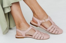 Najpopularniejsze style sandałów na lato: jak dopasować je do swojej garderoby