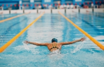 Jak stworzyć skuteczny roczny program treningowy pływania?