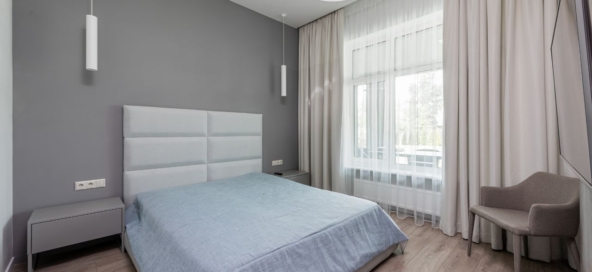 Firany do dużych okien – jak wybrać idealne rozwiązanie dla swojego wnętrza