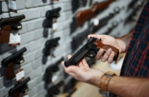 Broń krótka vs. broń długa – różnice i zastosowania