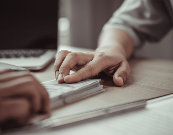 Korzyści ze sprzedaży wierzytelności – czy warto sprzedać długi?