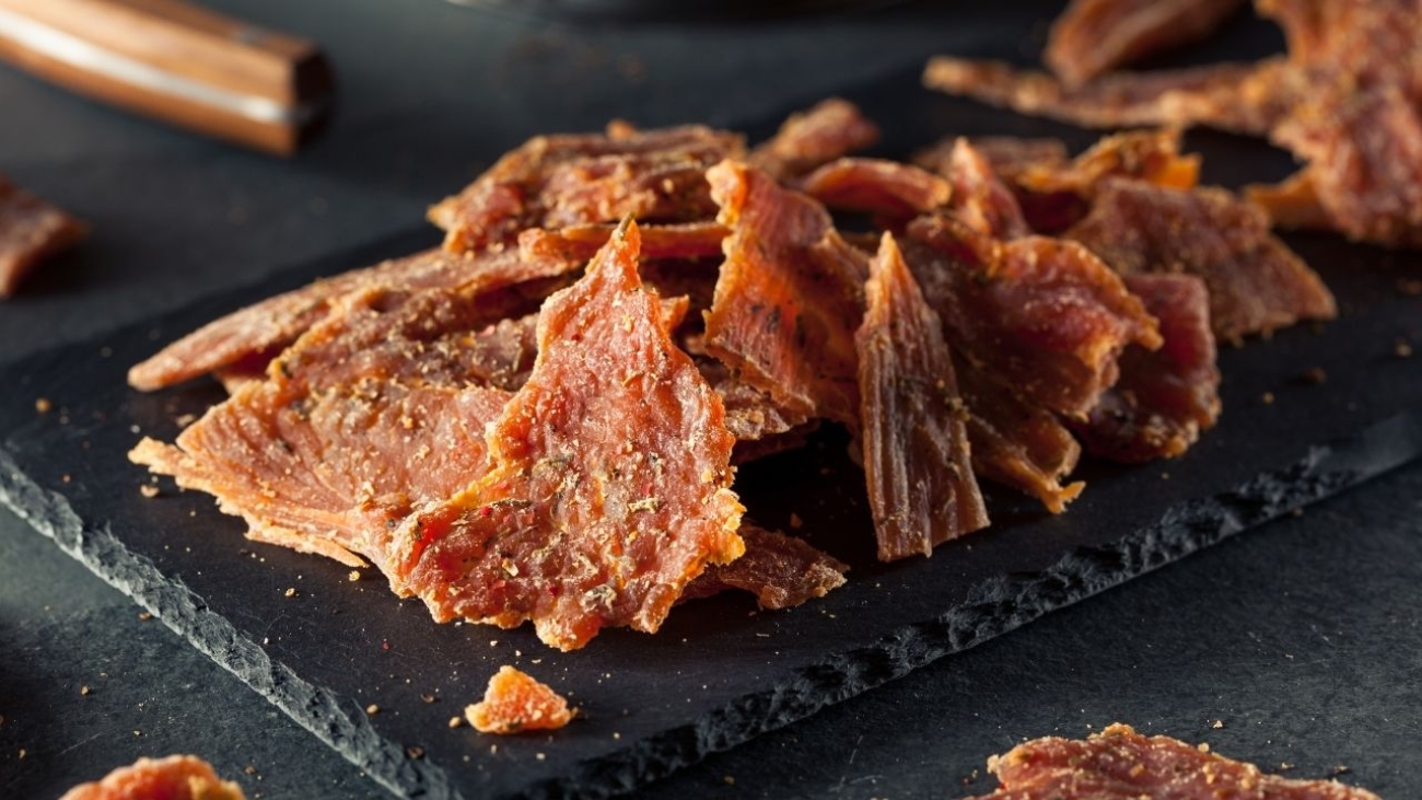 Odkryj idealną przekąskę na podróż - słodko-pikantne Salmon Jerky