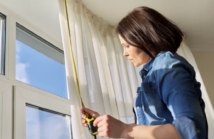 Jak zmierzyć okno do zasłony – krótki poradnik pomiarowy