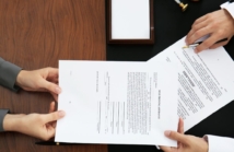 Oświadczenia, wypisy i wyciągi dokumentów – jak notariusz przygotowuje dokumentację?