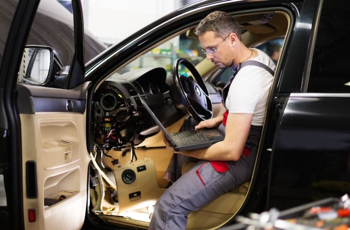Rozpływający się czas: Freeze Frame i interpretacja chwilowego stanu czujników