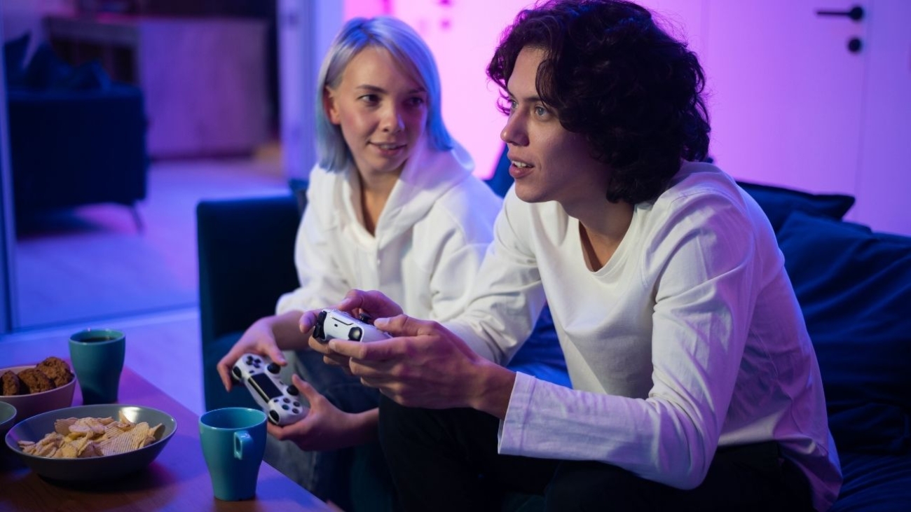 Błąd systemu w PS5/PS4 – kiedy wystarczy reset, a kiedy serwis?