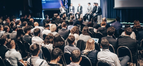 Konferencje z rejsami integracyjnymi – jak połączyć biznes i zabawę?