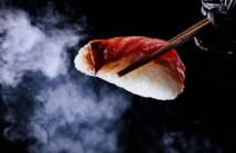 Jak przechowywać wędzone owoce morza, by zachowały świeżość i smak?