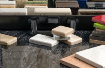 Jak dbać o posadzki z marmuru i granitu – poradnik pielęgnacji