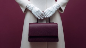 Stylizacja z używaną luksusową torbą – jak wygląda zestaw na co dzień i na wieczór