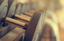 10 najczęstszych błędów na siłowni, które niszczą efekty i zdrowie