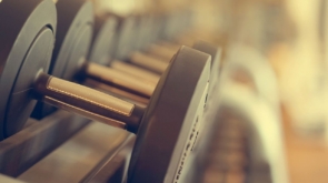 10 najczęstszych błędów na siłowni, które niszczą efekty i zdrowie