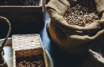 Dlaczego świeżo palona kawa smakuje inaczej niż marketowa?