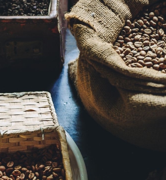 Dlaczego świeżo palona kawa smakuje inaczej niż marketowa?