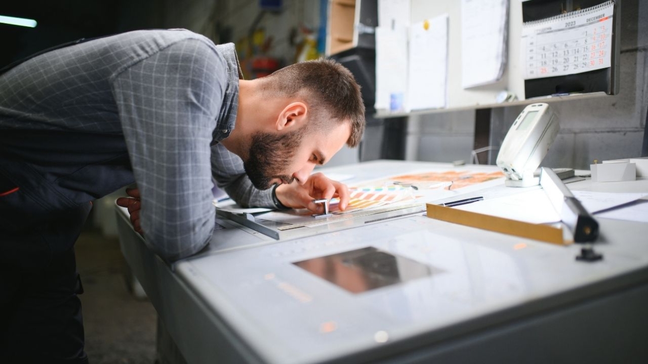 Jak zaprojektować katalog produktowy, który sprzedaje? (układ, treść, papier)