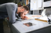 Jak zaprojektować katalog produktowy, który sprzedaje? (układ, treść, papier)