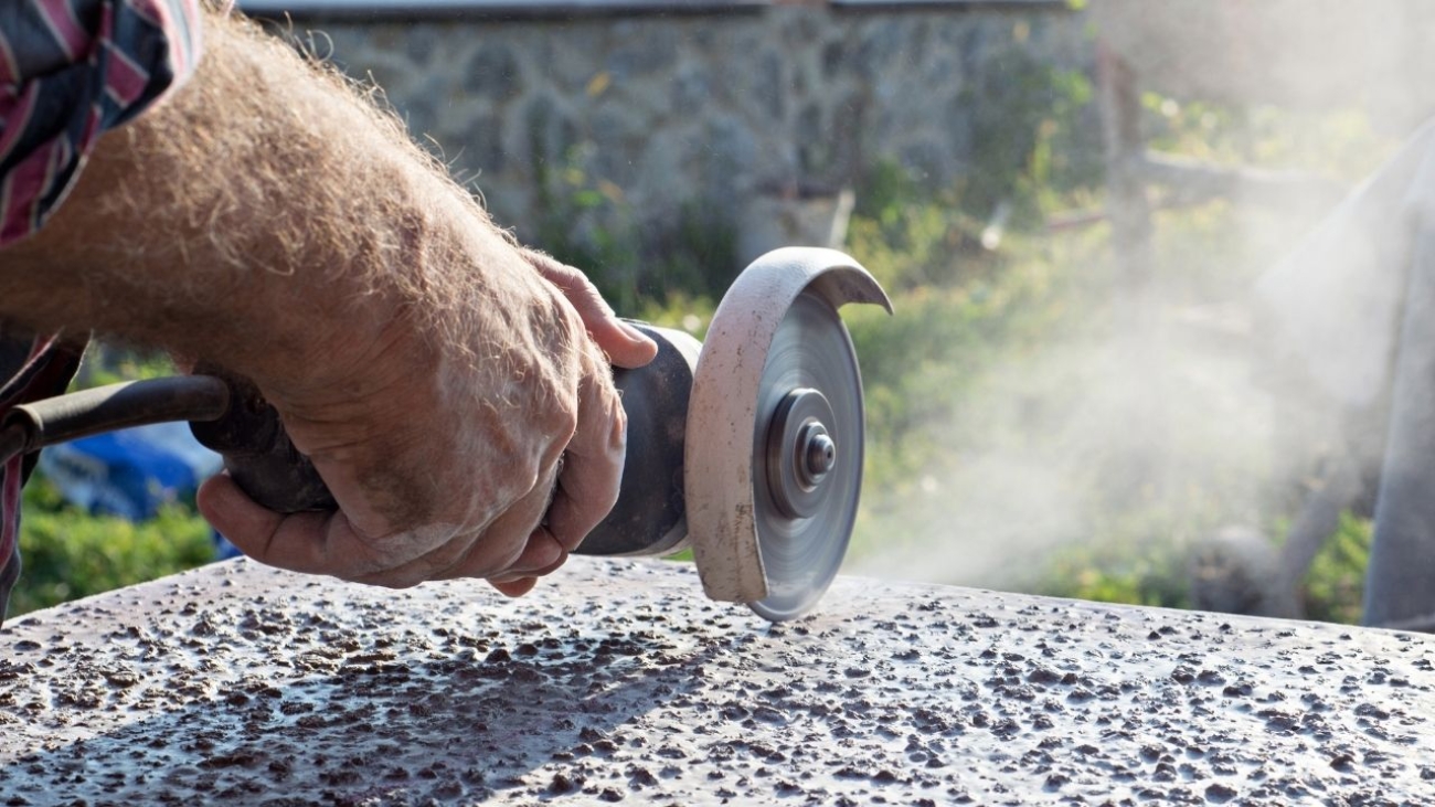 Otwornice M14 czy na wiertarkę? Co wybrać do gresu i kamienia?