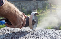 Otwornice M14 czy na wiertarkę? Co wybrać do gresu i kamienia?