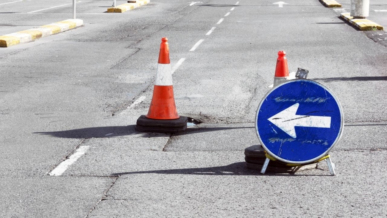 Przebudowa kabli teletechnicznych przy inwestycjach drogowych – jak ją zaplanować, żeby nie wstrzymać budowy?