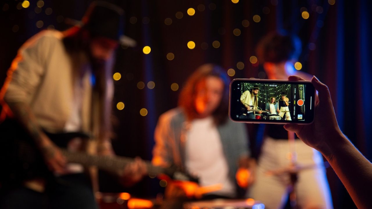 Czym jest dinner show i dlaczego robi furorę