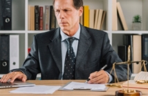 Jak przygotować się do sprawy sądowej z bankiem