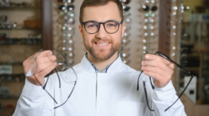 Optometrysta czy okulista - do kogo zgłosić się z problemem ze wzrokiem?