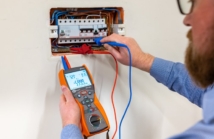 Ile kosztują pomiary elektryczne w domu jednorodzinnym? Kompletny przewodnik po cenach i bezpieczeństwie
