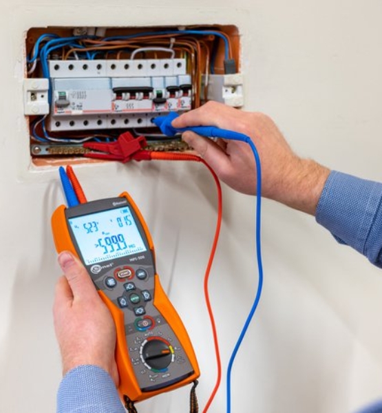 Ile kosztują pomiary elektryczne w domu jednorodzinnym? Kompletny przewodnik po cenach i bezpieczeństwie